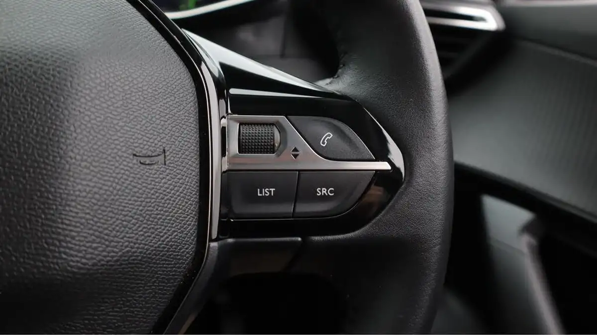 2022-peugeot-2008-suv-12-puretech-allure-premium-100bhp-big-25