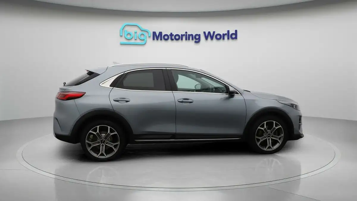 2022-kia-xceed-15-t-gdi-3-big-8