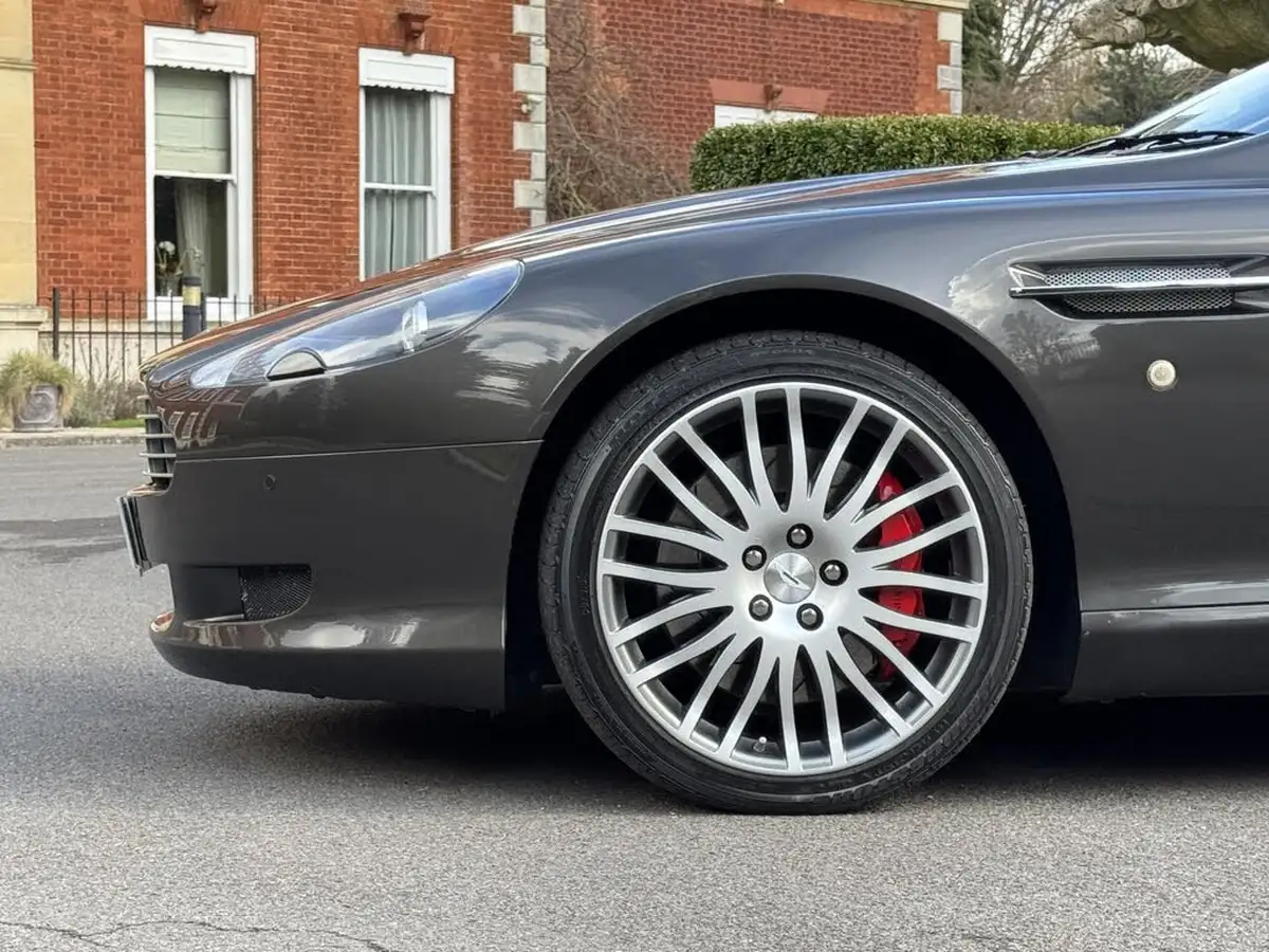 2010-aston-martin-db9-60-volante-touchtronic-ii-big-30