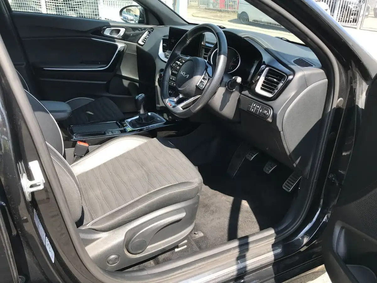 2022-kia-pro-ceed-15-t-gdi-gt-line-big-11