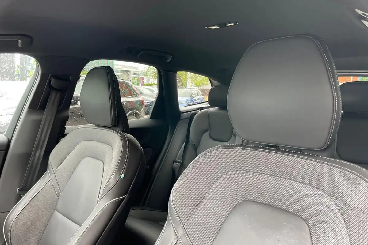 2021-volvo-xc60-20-b5-r-design-pro-awd-big-27