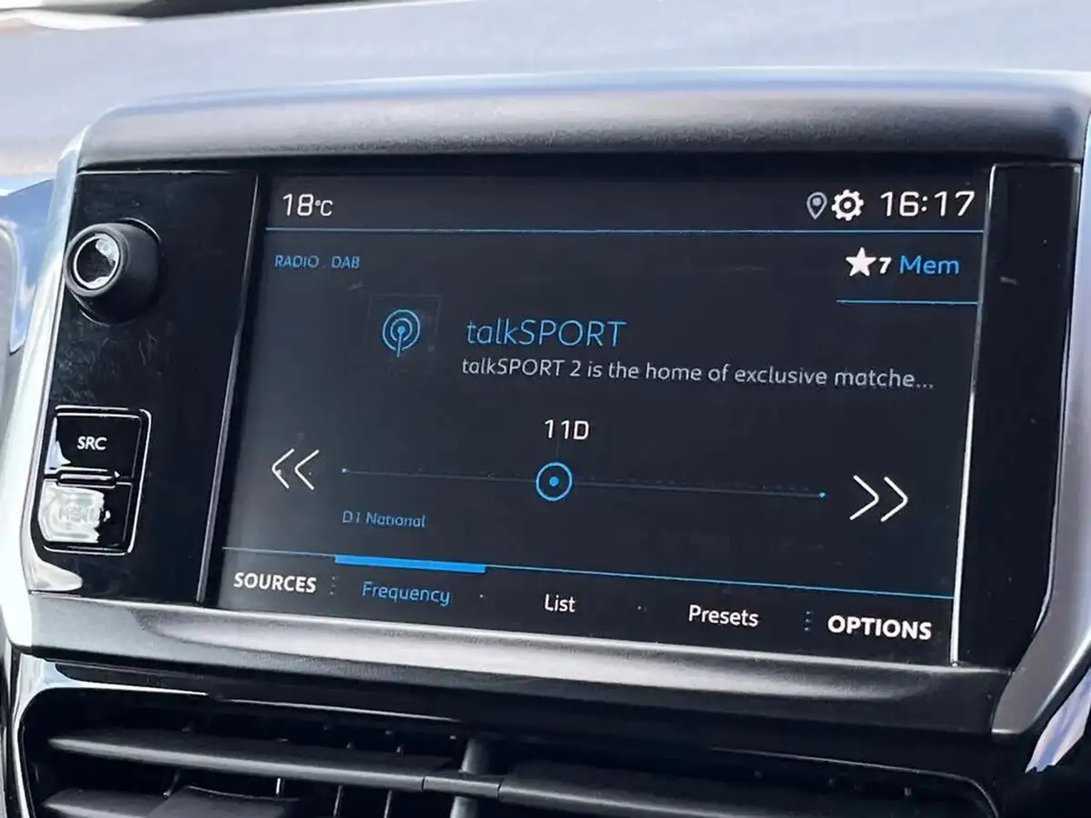 2019-peugeot-208-12-puretech-signature-big-10