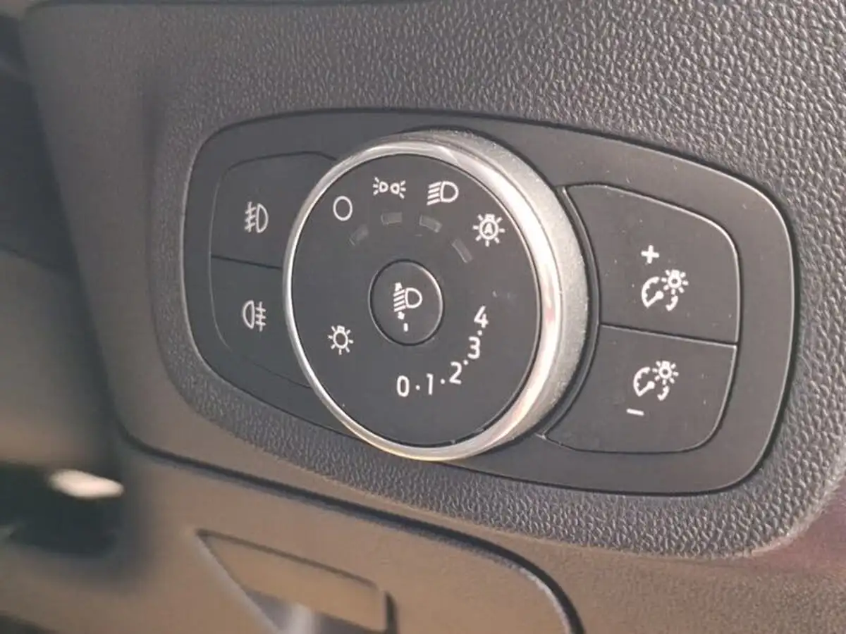 2022-ford-fiesta-10t-titanium-vignale-125ps-hybrid-mhev-powershift-big-12