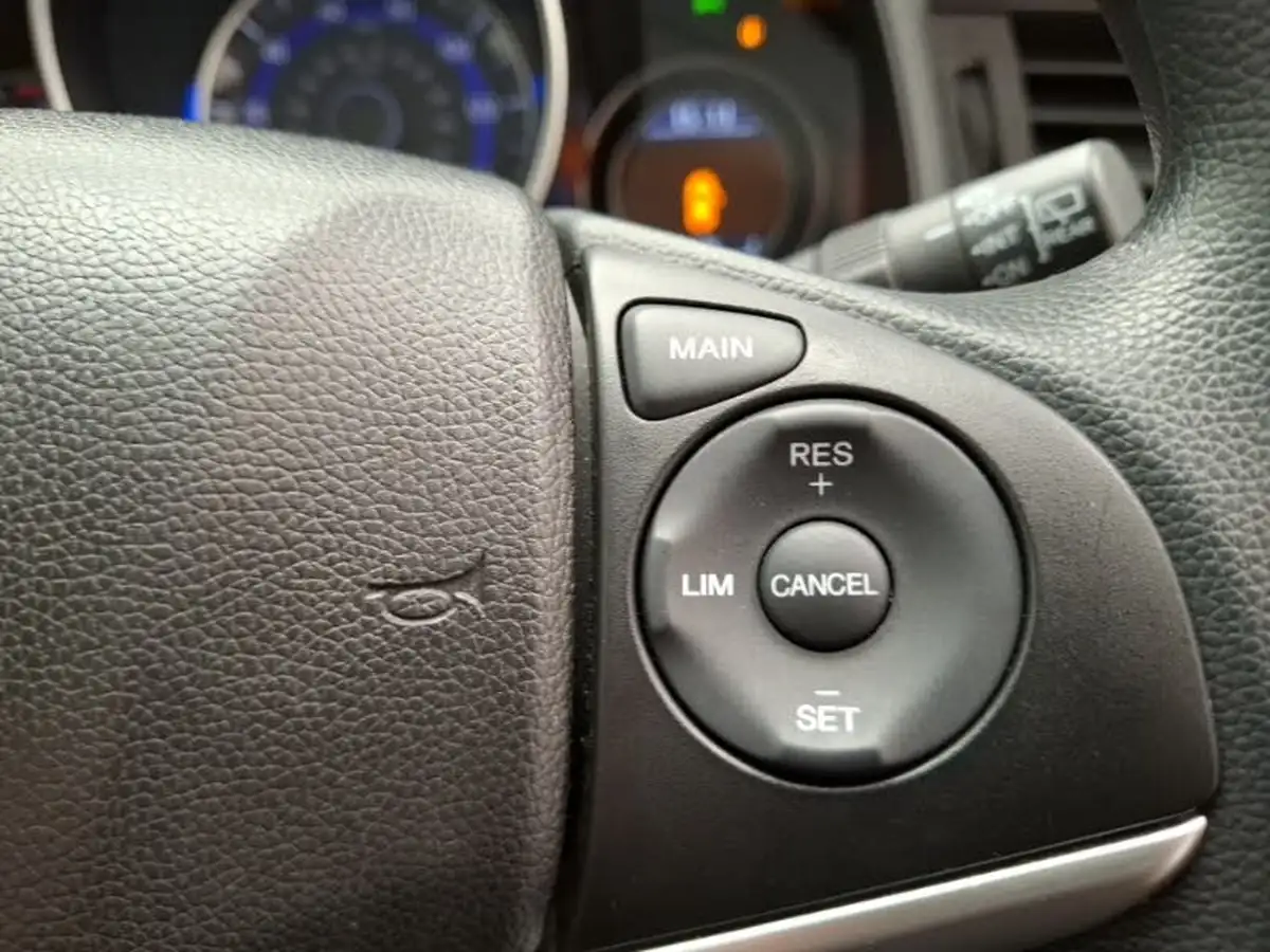 2019-honda-jazz-13-i-vtec-s-big-17