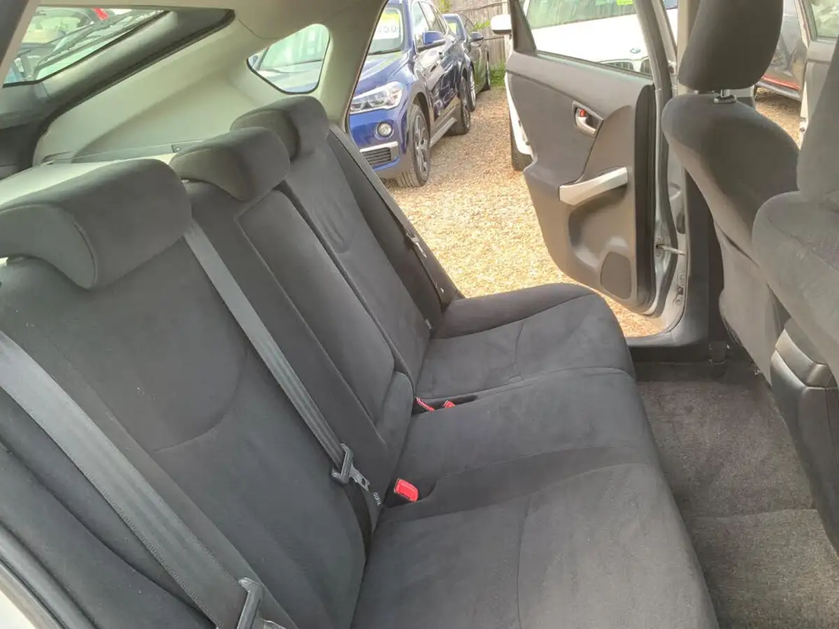 2012-toyota-prius-18-vvt-i-t3-1798cc-big-39