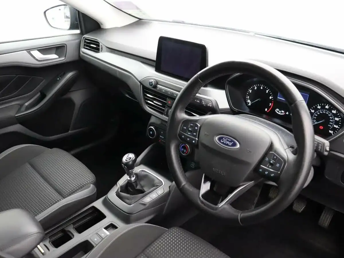 2022-ford-focus-10t-trend-hatchback-big-16