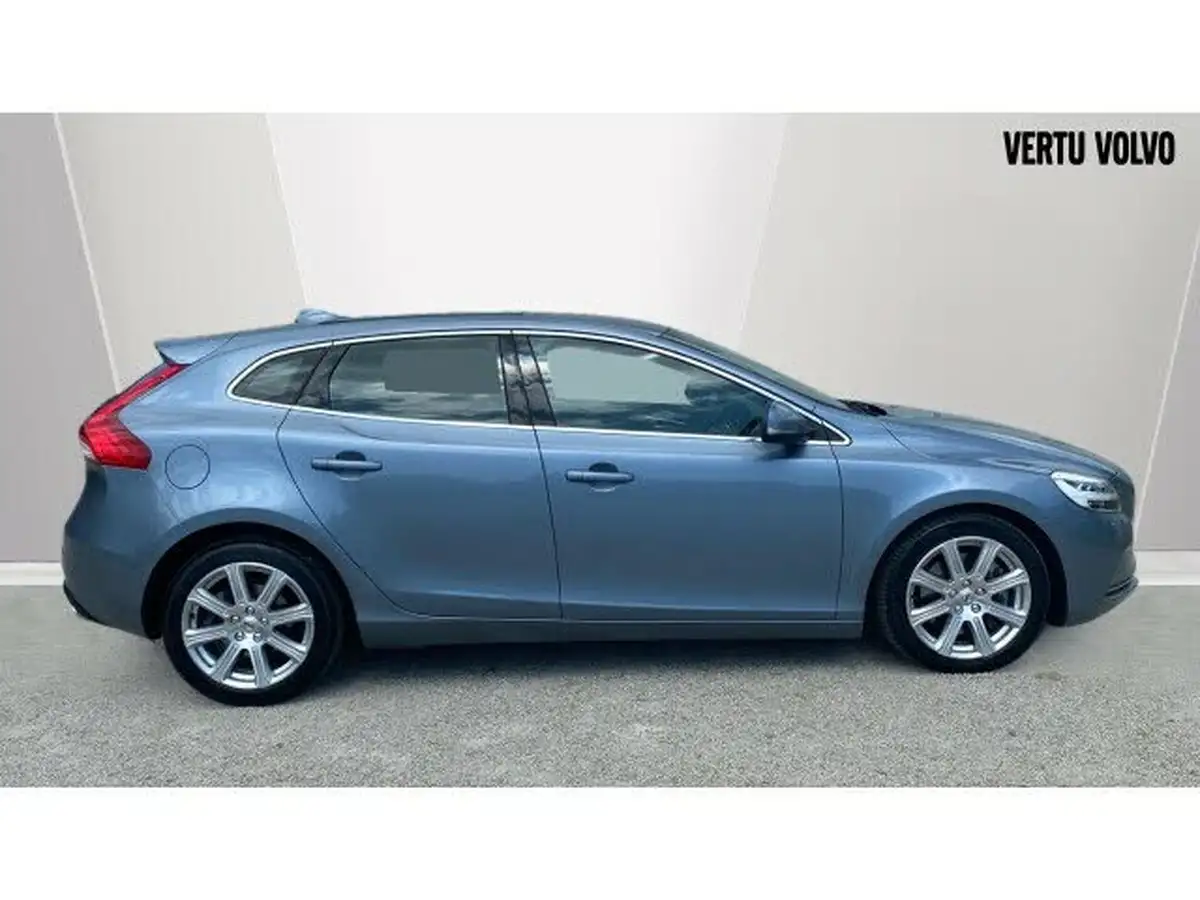 2019-volvo-v40-20td-d3-inscription-edition-big-2