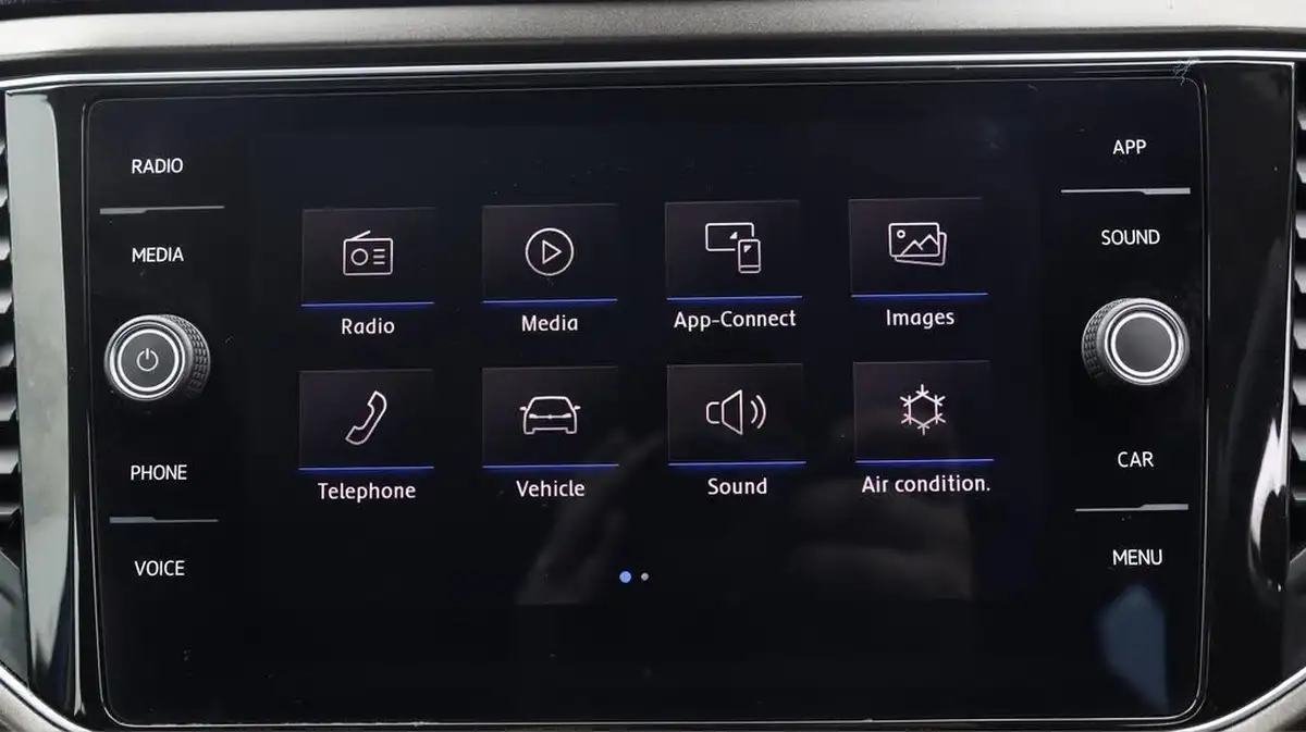 2018-volkswagen-t-roc-10-tsi-se-big-11