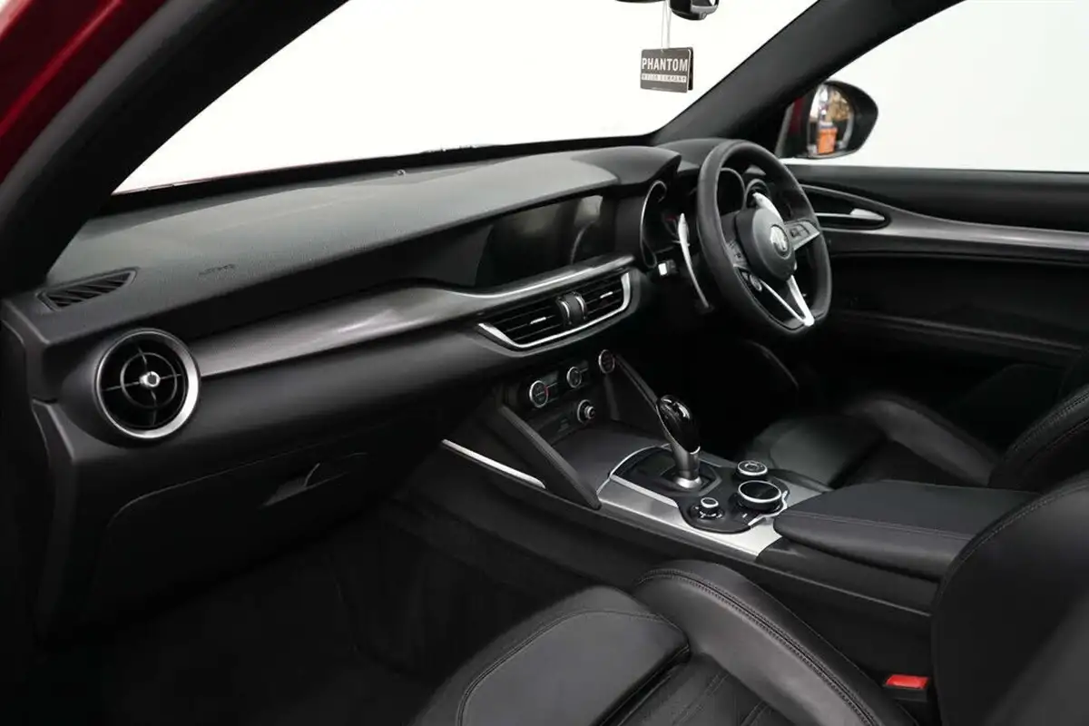 2017-alfa-romeo-stelvio-22td-milano-big-16
