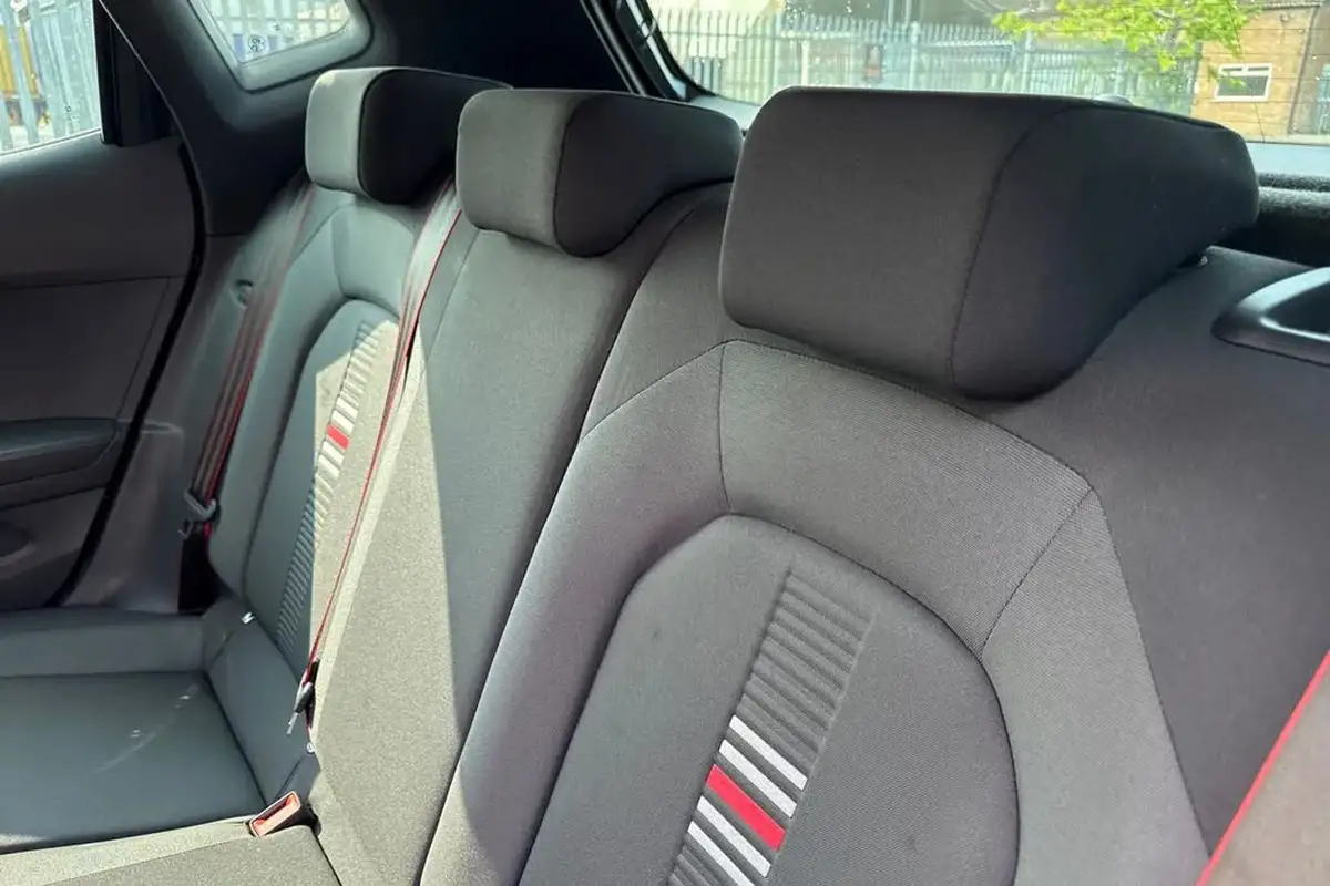 2021-seat-arona-10-tsi-fr-red-edition-big-18