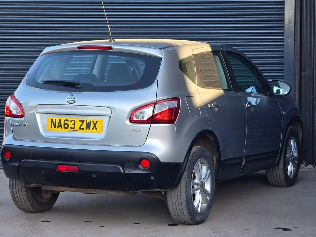2013-nissan-qashqai-15td-acenta-big-8