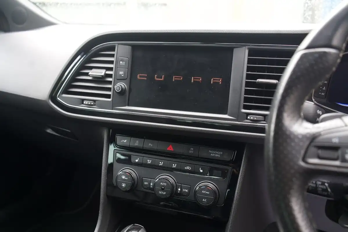 2019-seat-leon-20-tsi-cupra-lux-ss-big-48