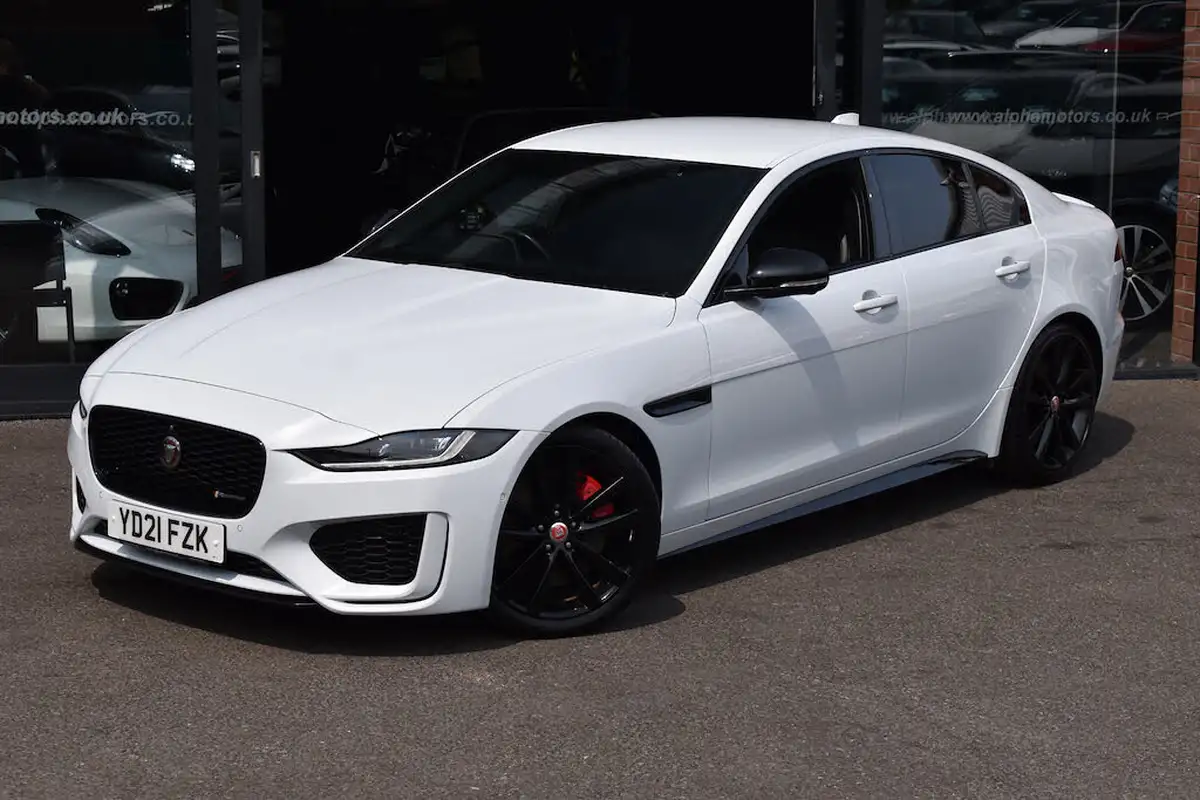 2021-jaguar-xe-20-d200-r-dynamic-black-big-4