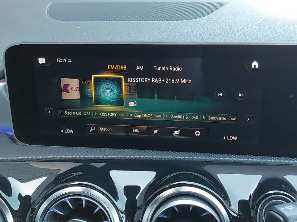 2019-mercedes-benz-a-class-15d-a180d-amg-line-premium-saloon-4d-7g-dct-big-12