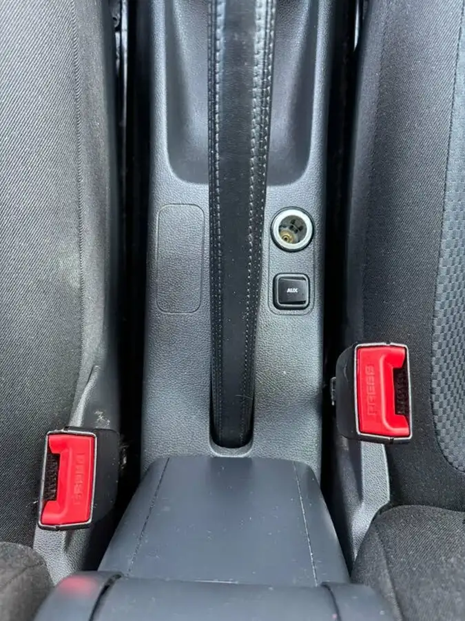 2011-skoda-fabia-12-elegance-tsi-105bhp-hatchback-1197cc-big-23