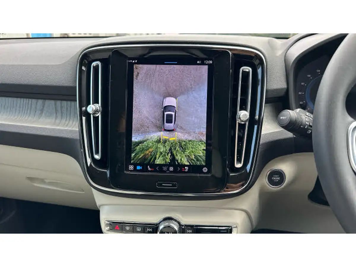 2023-volvo-xc40-20-b4-plus-awd-big-38