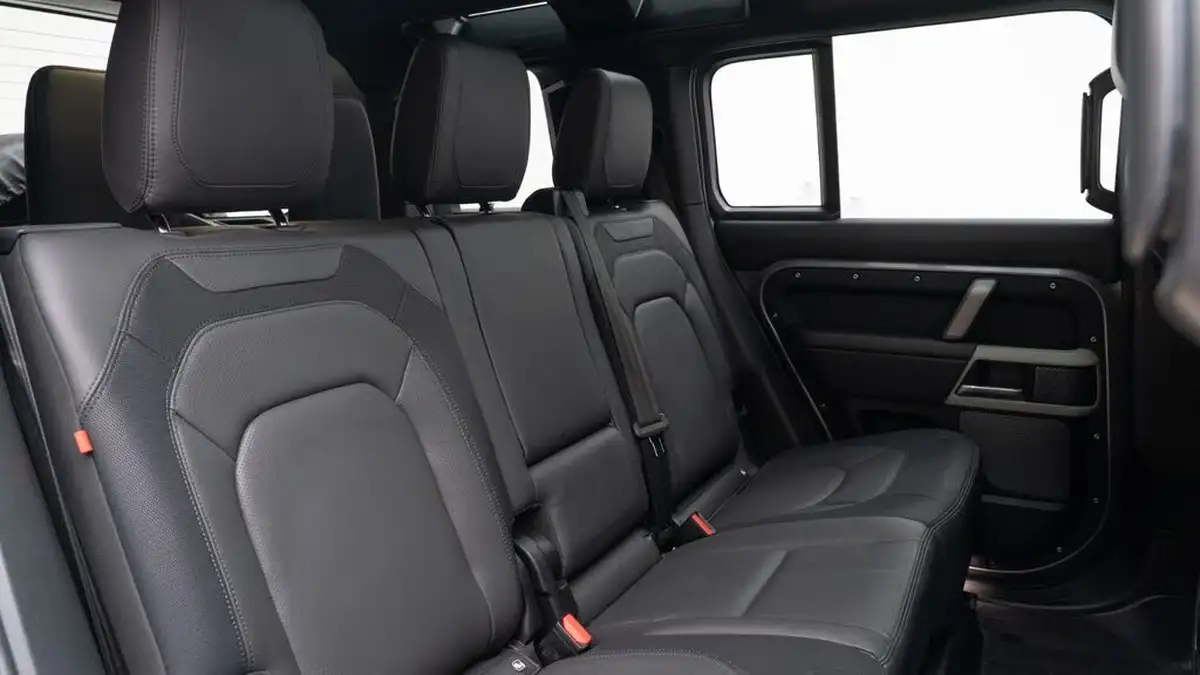 2024-land-rover-110-defender-30-d300-x-dynamic-hse-big-15