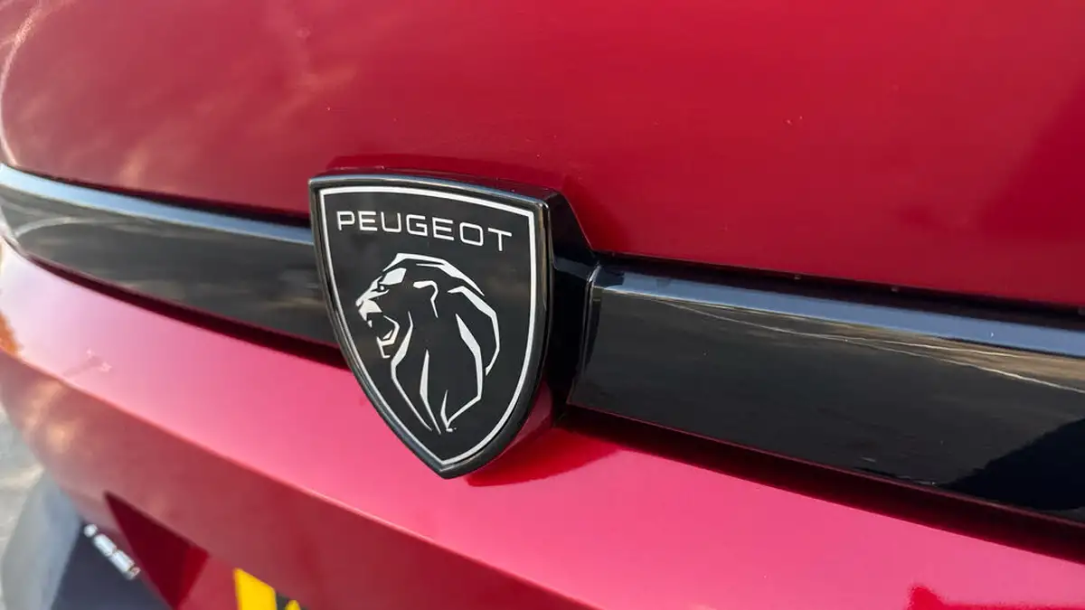 2023-peugeot-408-12-puretech-gt-130ps-ss-eat8-big-25