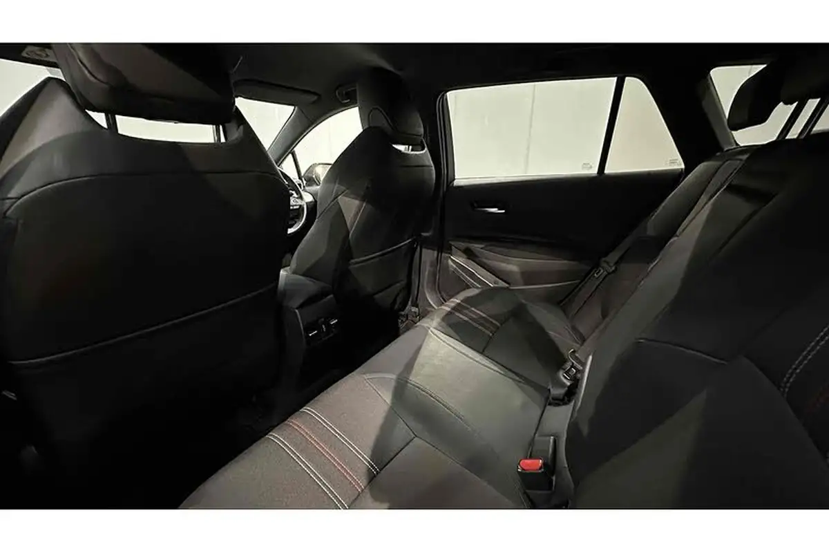 2020-toyota-corolla-18-vvt-i-gr-sport-17in-alloy-wheelstrk-touring-sports-big-22