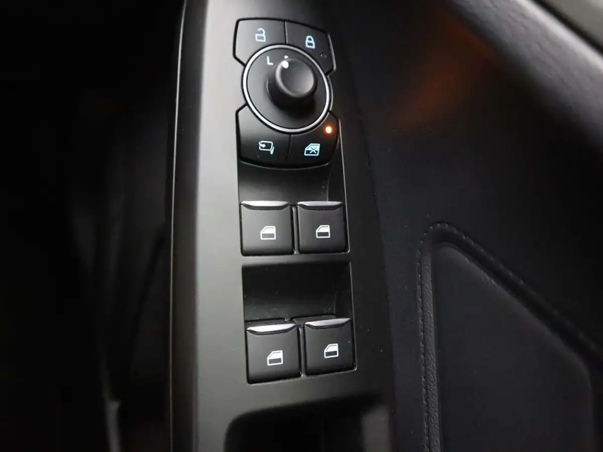 2022-ford-focus-10t-st-line-style-125ps-hatchback-big-41