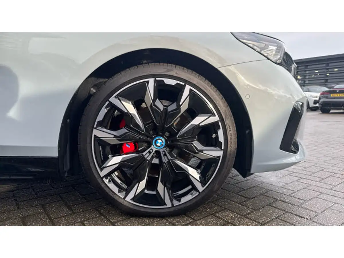 2025-bmw-5-series-20-530e-m-sport-pro-touring-5d-big-13