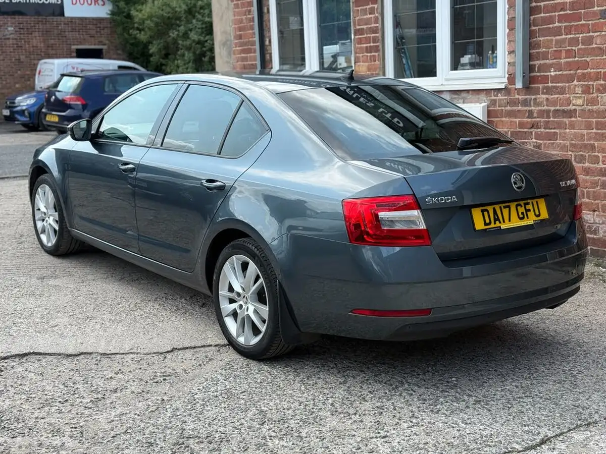 2017-skoda-octavia-16tdi-se-l-115ps-hatchback-1596cc-dsg-big-8