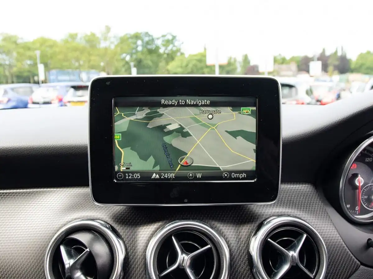 2017-mercedes-benz-gla-class-16-gla-200-se-executive-big-26