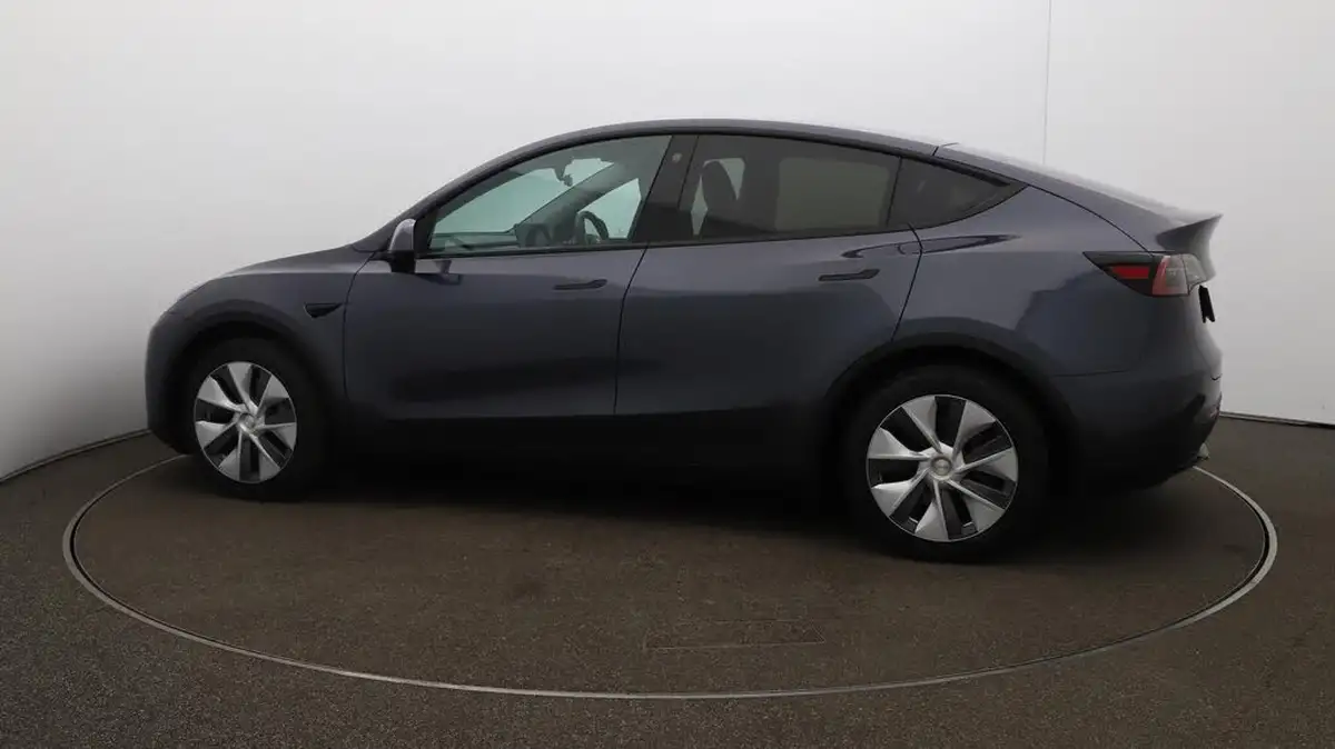 2023-tesla-model-y-e-rwd-big-56