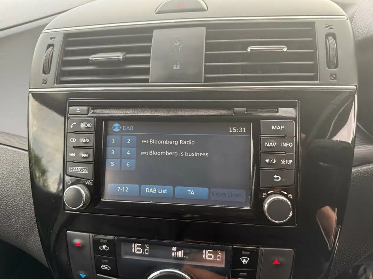 2015-nissan-pulsar-12-tekna-xtronic-big-32