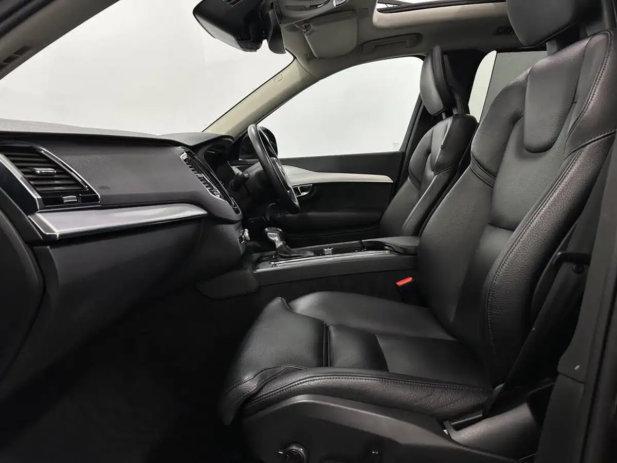 2015-volvo-xc90-20td-momentum-big-32