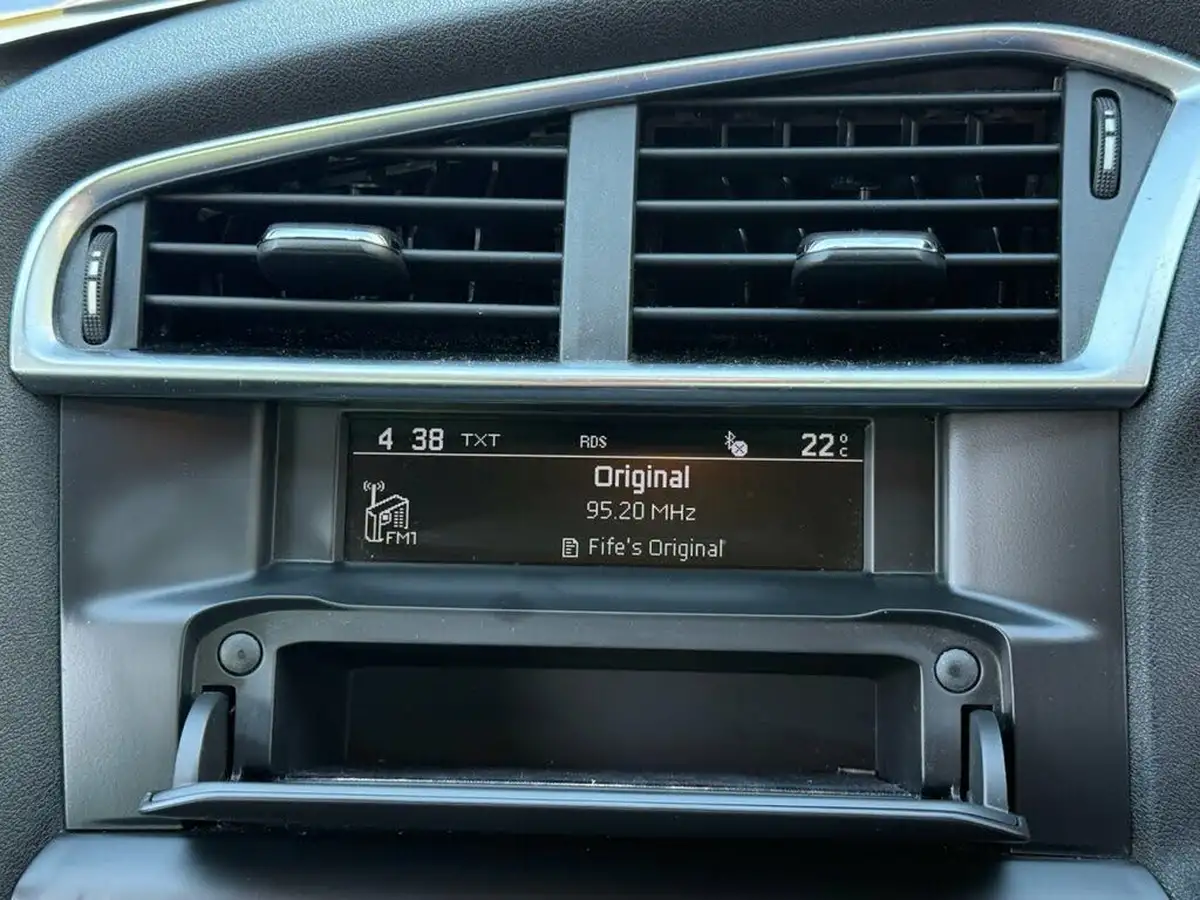 2013-citroen-c4-16-selection-big-18