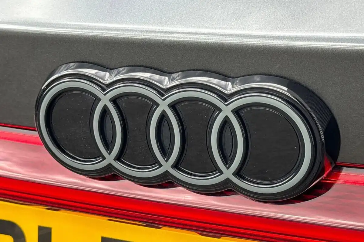 2025-audi-s6-e-tron-e-launch-edition-big-49
