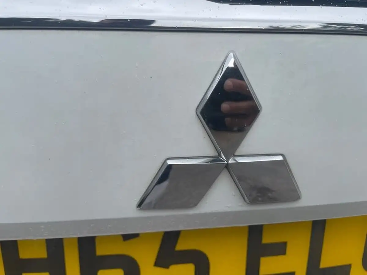 2015-mitsubishi-outlander-20-gx4h-phev-big-35