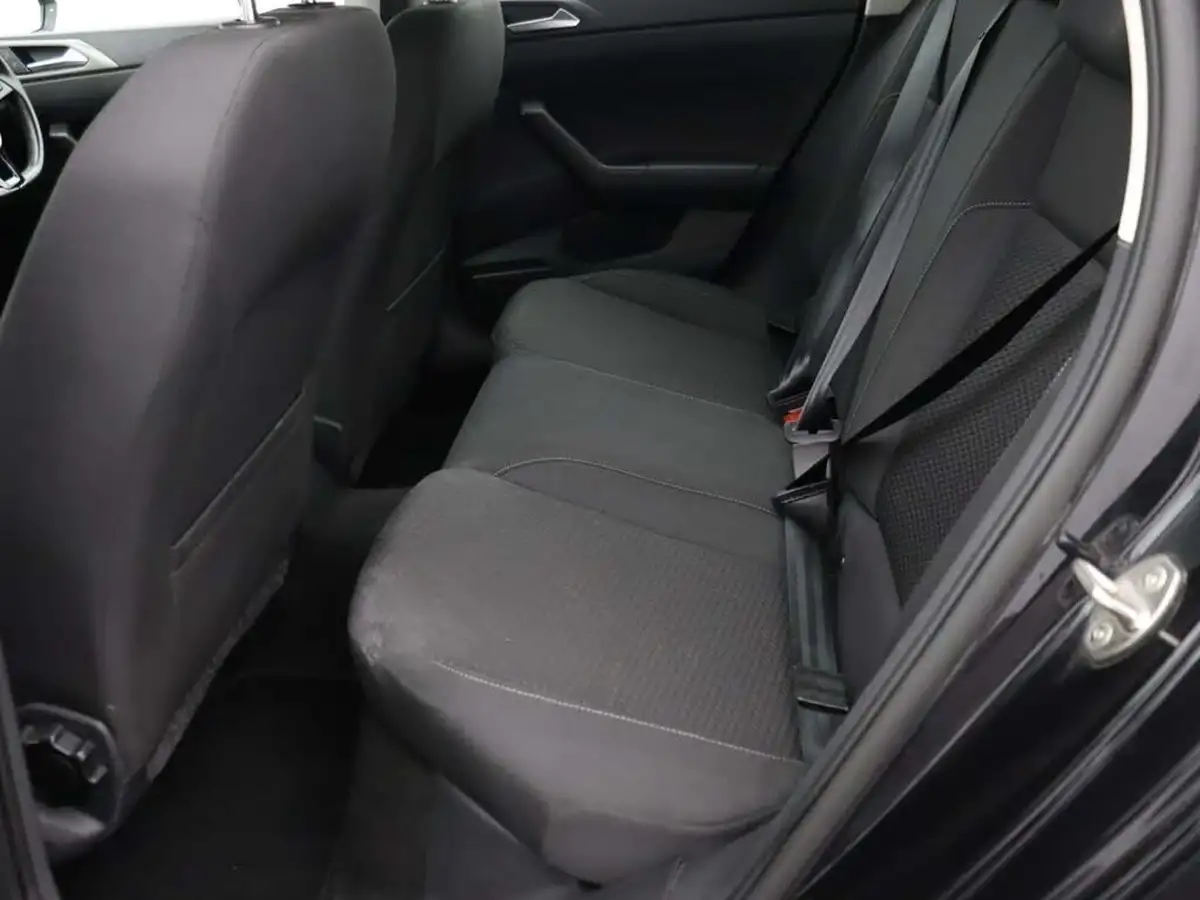 2018-volkswagen-polo-10-se-75ps-big-14
