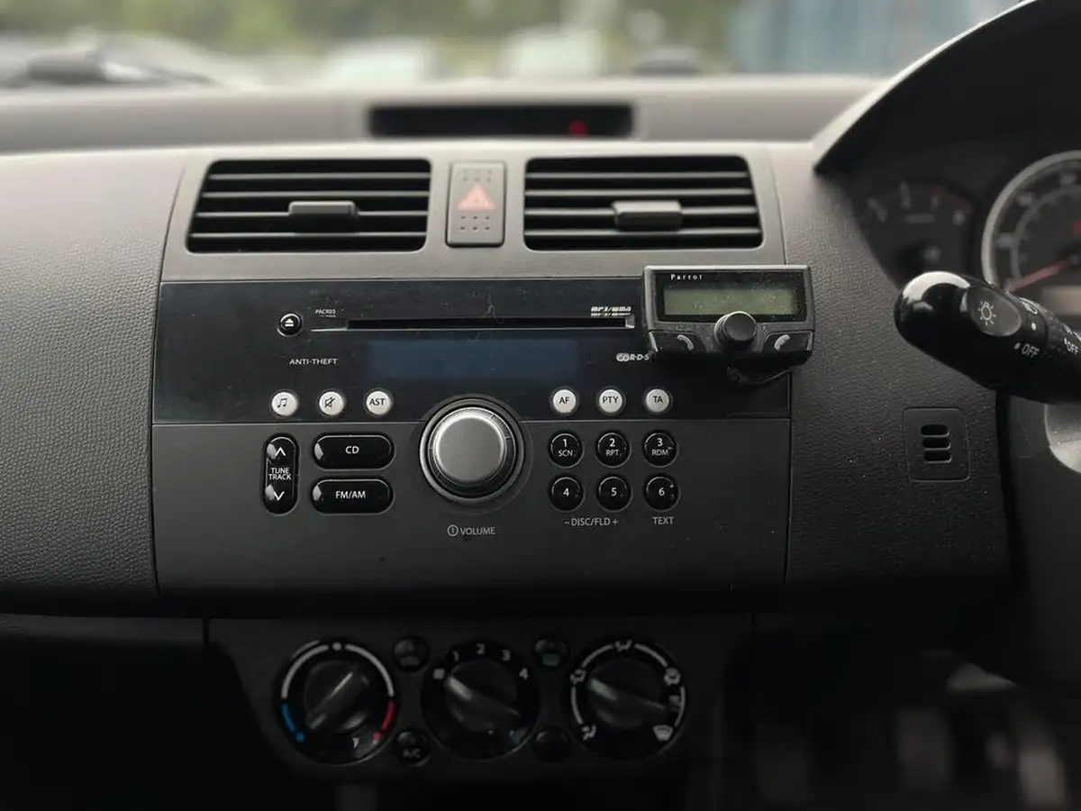 2009-suzuki-swift-15-glx-3d-big-15