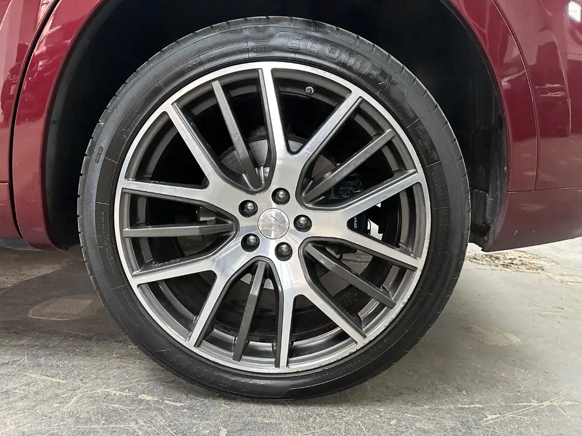 2017-maserati-levante-30td-4x4-no-trim-big-32