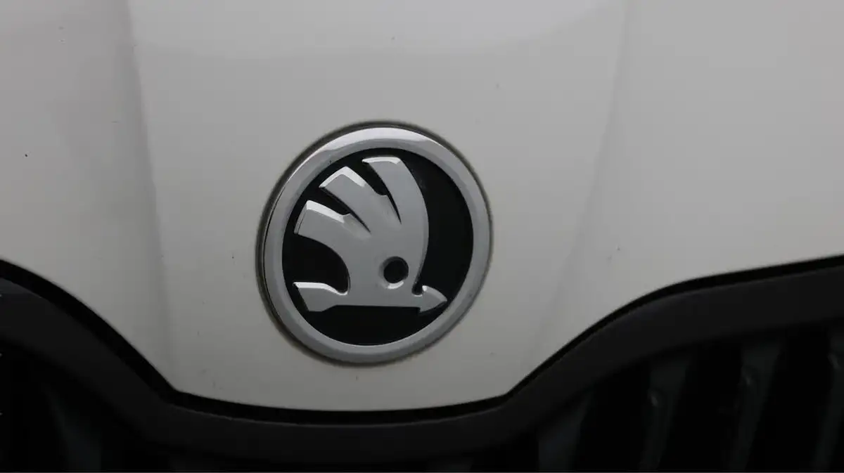 2019-skoda-fabia-10-tsi-monte-carlo-95ps-estate-big-23