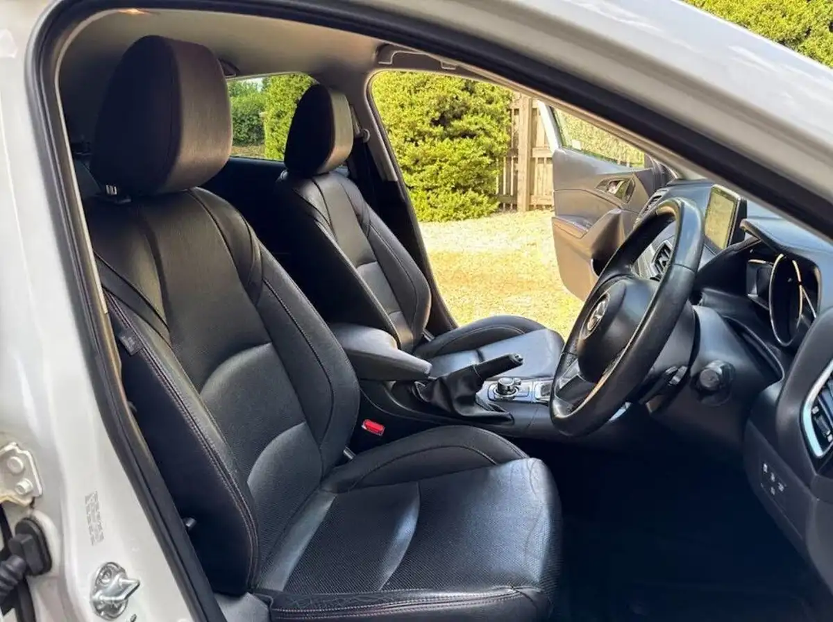2015-mazda-mazda3-20-sport-nav-120ps-hatchback-5d-auto-big-5