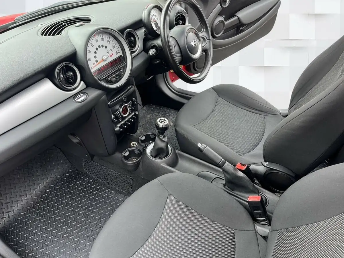 2010-mini-cooper-16-one-98bhp-hatchback-3d-big-13