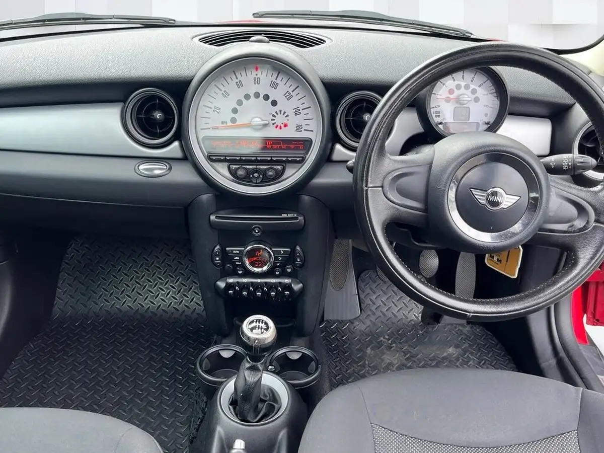 2010-mini-cooper-16-one-98bhp-hatchback-3d-big-9