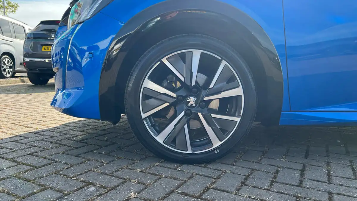 2022-peugeot-208-12-puretech-gt-100bhp-eat8-big-13