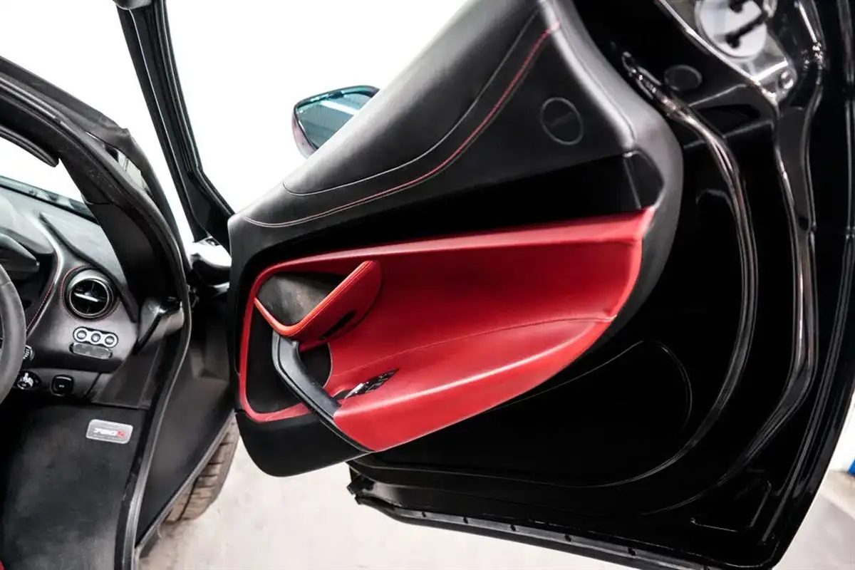 2019-mclaren-720s-40-luxury-big-21