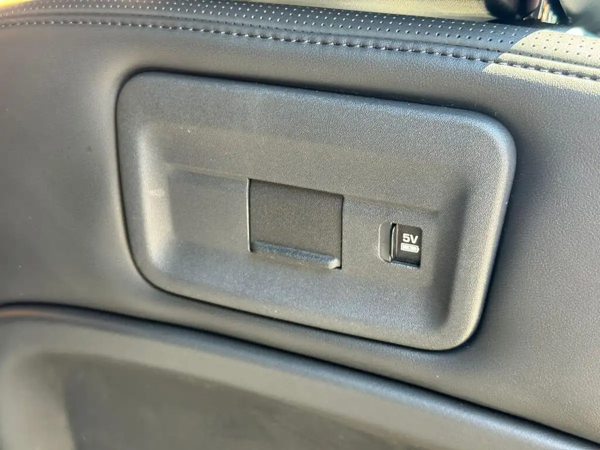 2021-land-rover-discovery-30-d300-r-dynamic-se-big-24