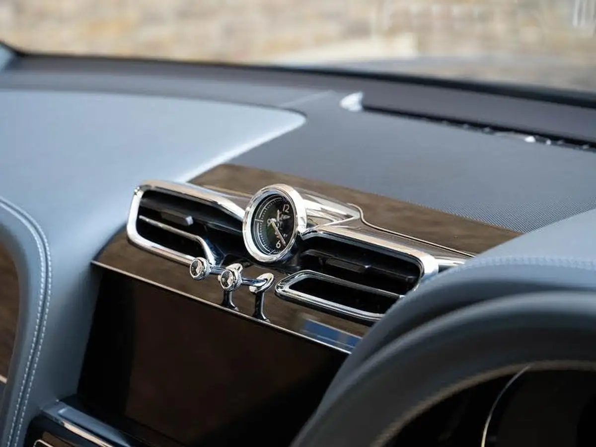 2021-bentley-bentayga-40-v8-big-41