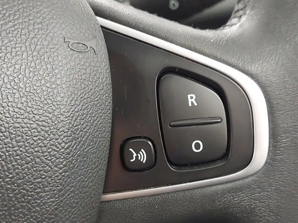 2017-renault-clio-09-tce-dynamique-nav-big-18