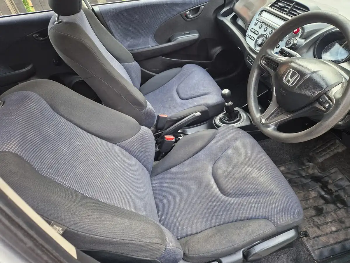 2011-honda-jazz-12-vsa-hatchback-big-11