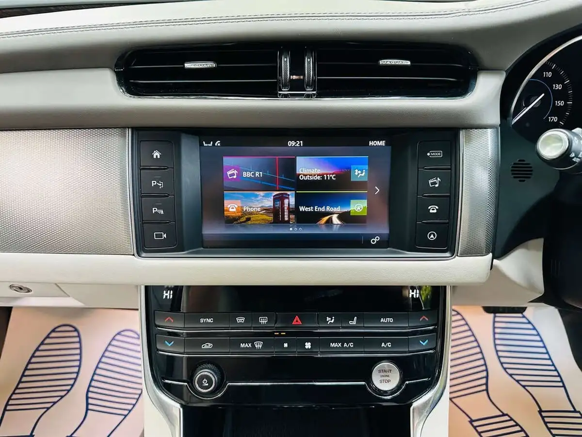 2018-jaguar-xf-20td-portfolio-240ps-awd-saloon-4d-1998cc-auto-big-11