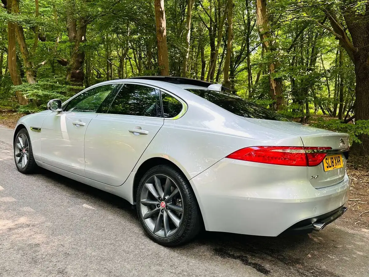 2018-jaguar-xf-20td-portfolio-240ps-awd-saloon-4d-1998cc-auto-big-35