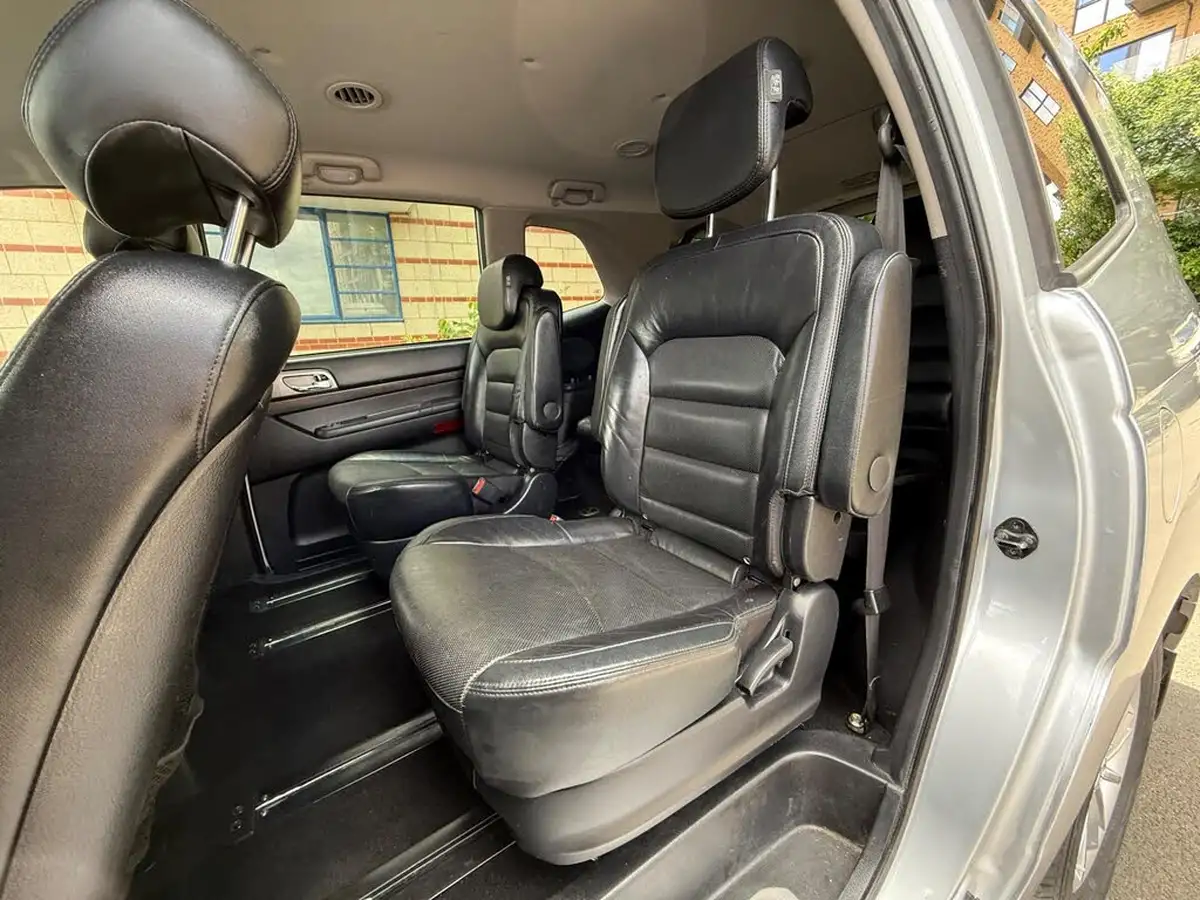 2018-kgm-ssangyong-turismo-22td-ex-auto-big-21