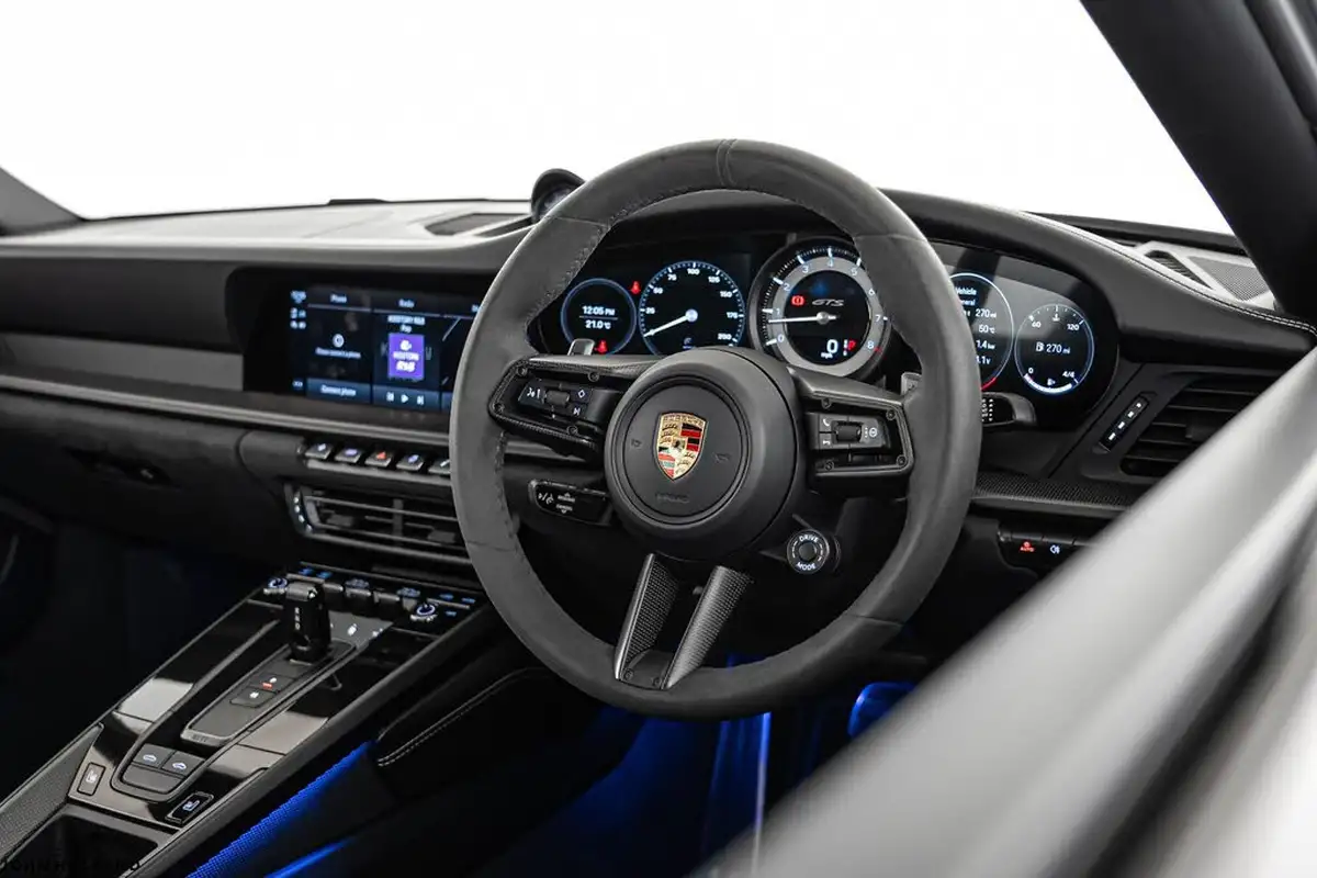 2022-porsche-911-30-targa-4-gts-pdk-big-31